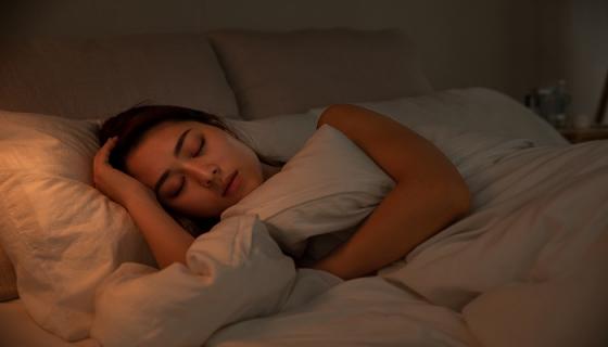 梦见自己裸奔然后遮住