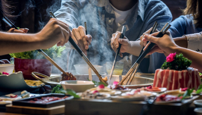 梦见亲人聚在一起吃饭