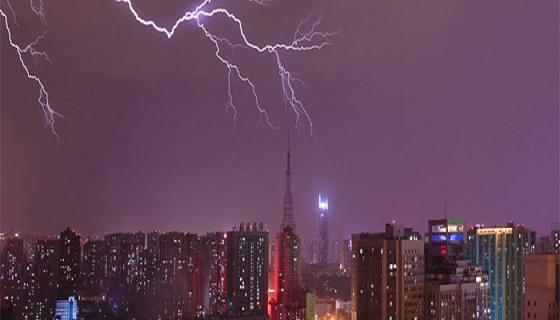 梦见雷劈到地上