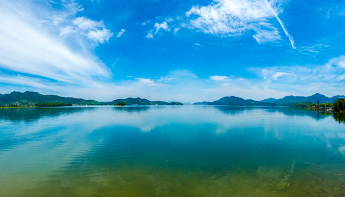 怀孕梦见自己跨河流