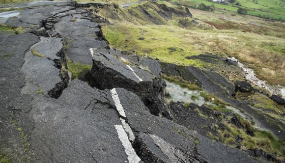 梦见地震山崩地裂逃生成功