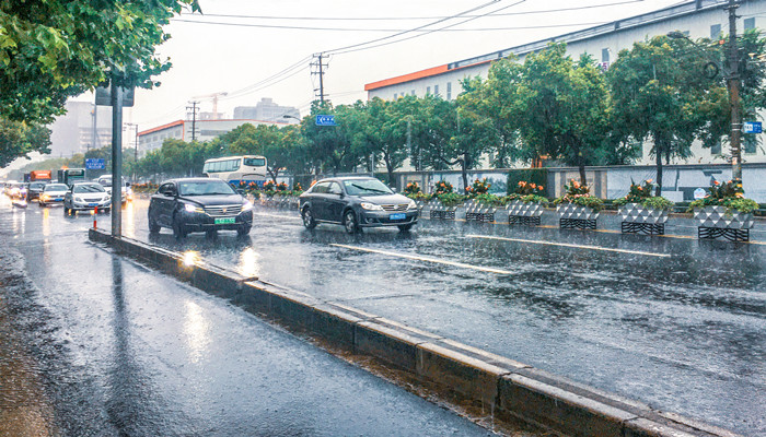 梦见大暴雨是什么意思