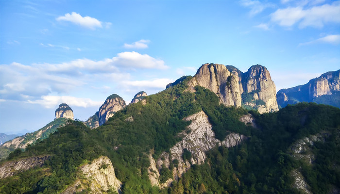 梦见自己亲眼看见大山倒塌