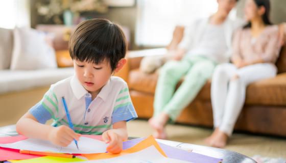 梦见教陌生孩子学拼音