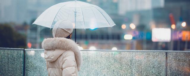 女人梦见下雨但没淋湿