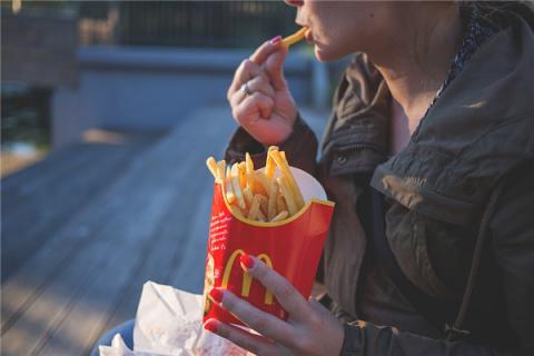 梦到了吃不饱预兆了什么吗
