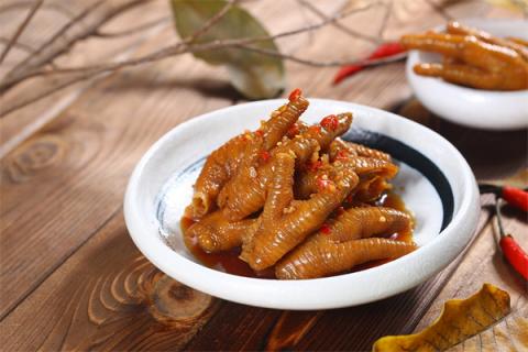 梦到吃鸡脚是什么意思？