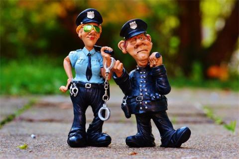 梦到了警察抓有什么含义