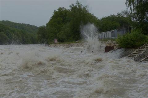 梦见河水大涨预兆了什么吗