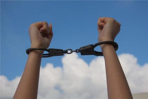 梦到了被警察抓住有什么预示吗
