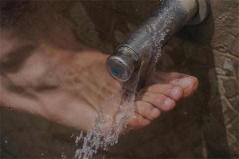 梦到了洗脚水预示着什么