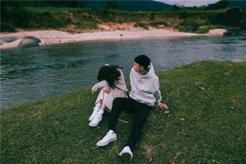 梦见女朋友和别人是啥意思