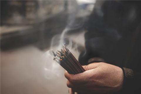 梦见自己烧香会是什么预兆
