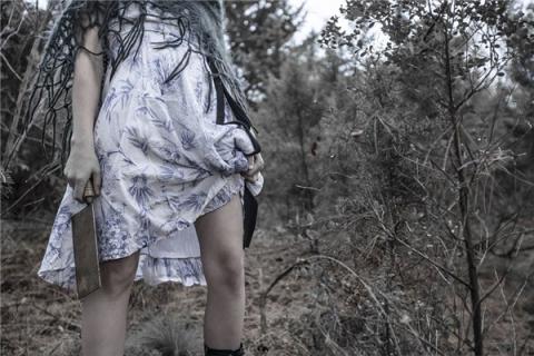 梦见女人拿刀有什么意思吗