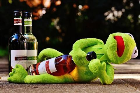 梦见摔酒瓶是什么预兆