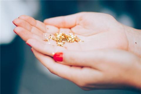 梦到金手有何寓意