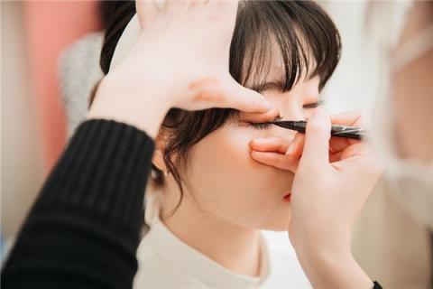 梦见给自己化妆有什么意义吗