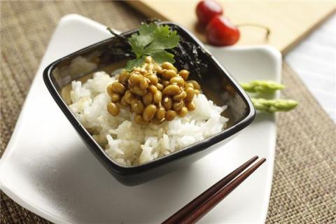 梦见别人送饭好不好