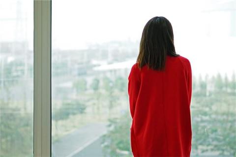 梦见女儿穿红衣服怎么回事