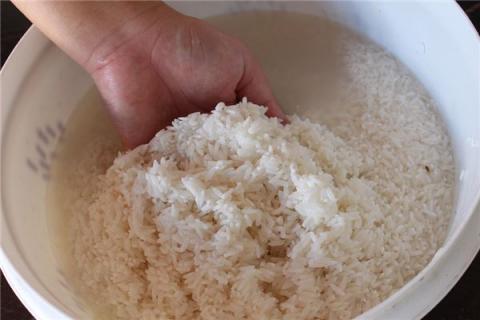 梦见吐米饭是吉兆吗?