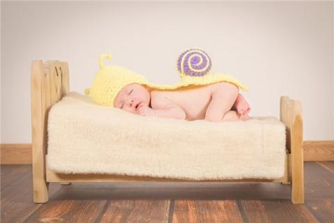 梦到拣到一男婴儿抱回家是好事还是坏事