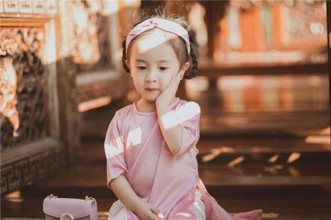 梦到女儿从楼上掉下去怎么回事