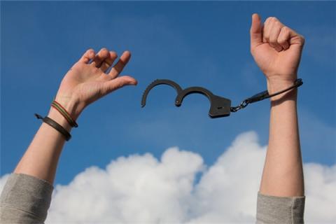 梦到合伙人被抓是什么启示