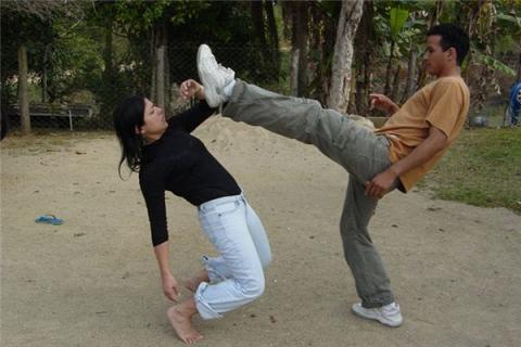 梦到撅了别人有什么征兆